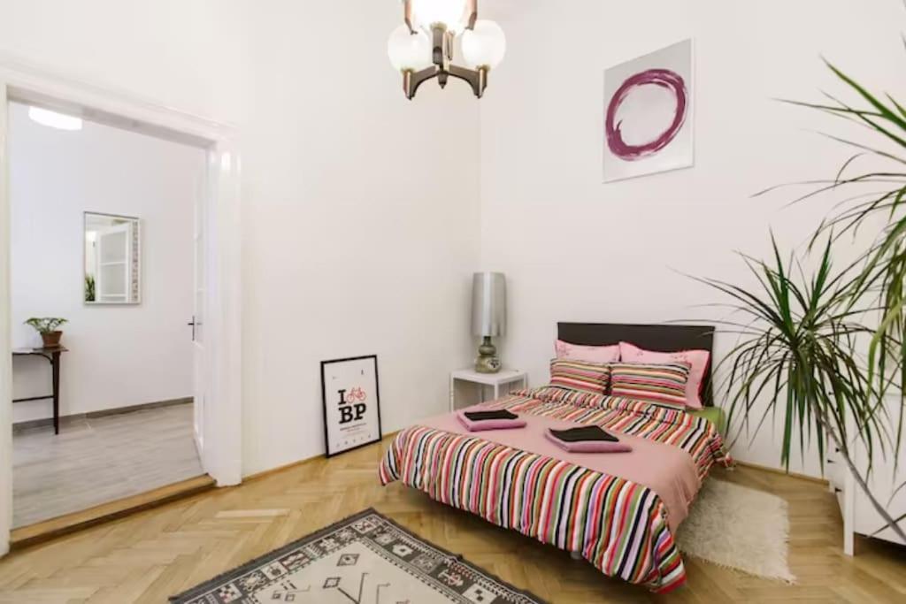 Central Apartment Kiraly Street Budapest Bagian luar foto