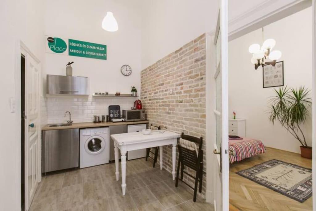 Central Apartment Kiraly Street Budapest Bagian luar foto