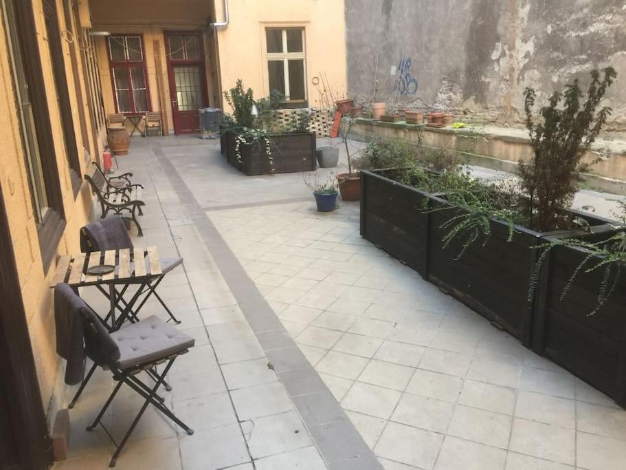 Central Apartment Kiraly Street Budapest Bagian luar foto