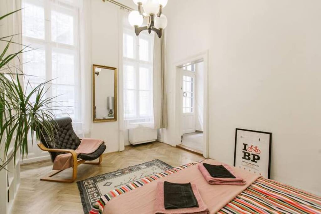 Central Apartment Kiraly Street Budapest Bagian luar foto