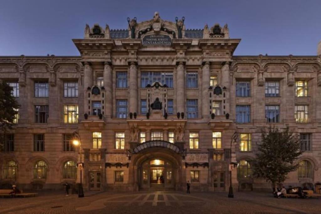 Central Apartment Kiraly Street Budapest Bagian luar foto